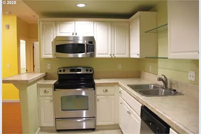 608 NE Roydon Ln, Hillsboro, OR 97006 - Photo 7