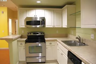 608 NE Roydon Ln, Hillsboro, OR 97006 - Photo 7