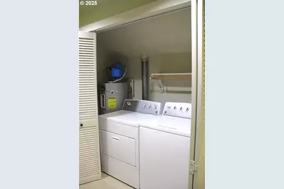 608 NE Roydon Ln, Hillsboro, OR 97006 - Photo 17