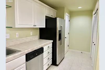 608 NE Roydon Ln, Hillsboro, OR 97006 - Photo 11