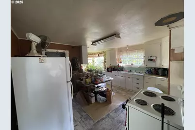 46255 Highway 242, Myrtle Point, OR 97458 - Photo 23