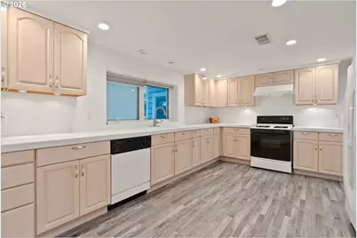 8120 SW Maple Dr, Portland, OR 97225 - Photo 31