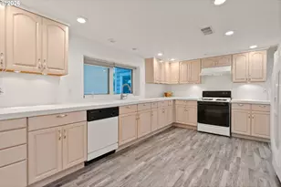 8120 SW Maple Dr, Portland, OR 97225 - Photo 31