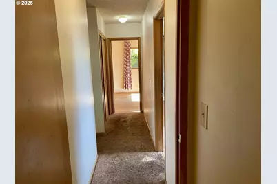 2820 SW Nevada Ct, Portland, OR 97219 - Photo 13