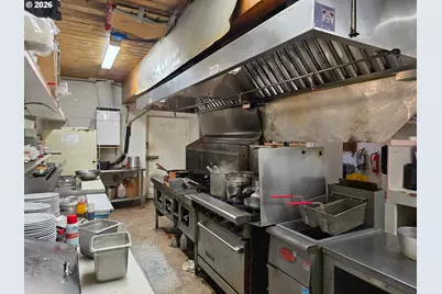 2521 W Harvard Ave, Roseburg, OR 97471 - Photo 11