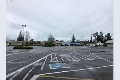 2521 W Harvard Ave, Roseburg, OR 97471 - Photo 21