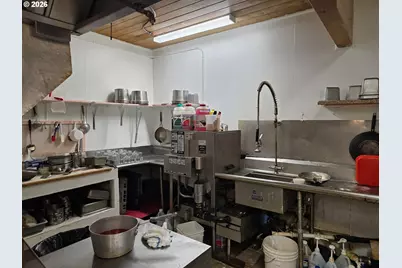 2521 W Harvard Ave, Roseburg, OR 97471 - Photo 17