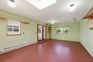4630 W Hillside Dr, Eugene, OR 97405 - Photo 17