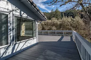 82 N River Dr, Roseburg, OR 97470 - Photo 31