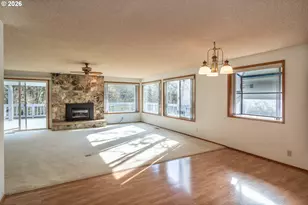 82 N River Dr, Roseburg, OR 97470 - Photo 13