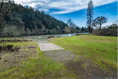 82 N River Dr, Roseburg, OR 97470 - Photo 43