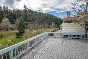 82 N River Dr, Roseburg, OR 97470 - Photo 33