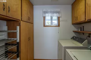 82 N River Dr, Roseburg, OR 97470 - Photo 7