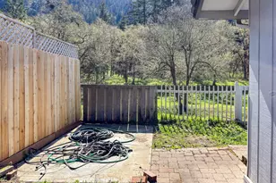 82 N River Dr, Roseburg, OR 97470 - Photo 41