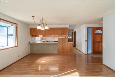 82 N River Dr, Roseburg, OR 97470 - Photo 5