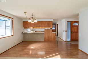 82 N River Dr, Roseburg, OR 97470 - Photo 5