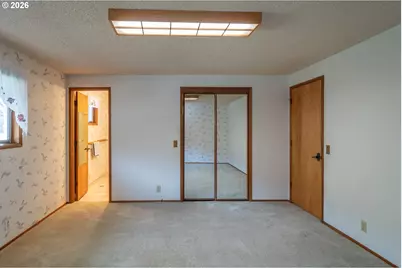 82 N River Dr, Roseburg, OR 97470 - Photo 25