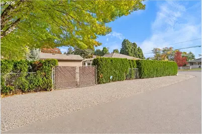 5775 SE Westfork St, Portland, OR 97206 - Photo 5