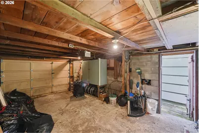 685 N 12th St, Coos Bay, OR 97420 - Photo 29