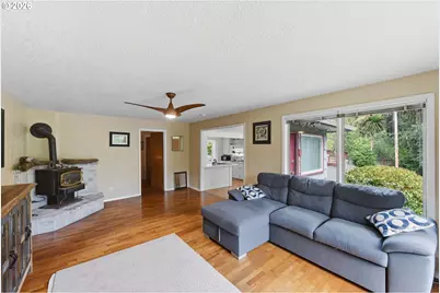 685 N 12th St, Coos Bay, OR 97420 - Photo 15