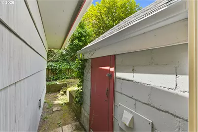 685 N 12th St, Coos Bay, OR 97420 - Photo 23