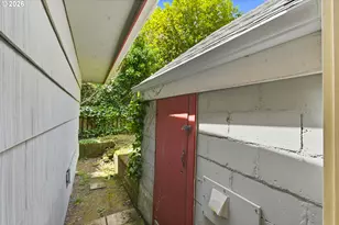 685 N 12th St, Coos Bay, OR 97420 - Photo 23