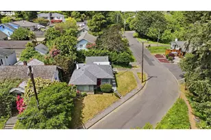 685 N 12th St, Coos Bay, OR 97420 - Photo 3