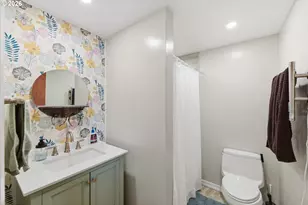 685 N 12th St, Coos Bay, OR 97420 - Photo 17