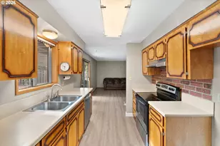 5590 SW 182nd Ave, Aloha, OR 97078 - Photo 11