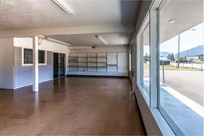 47601 Highway 58, Oakridge, OR 97463 - Photo 5