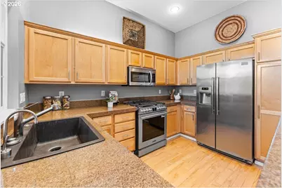 1790 NE Ashberry Dr, Hillsboro, OR 97124 - Photo 9
