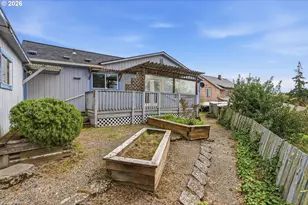 319 N 3rd St, Kalama, WA 98625 - Photo 27