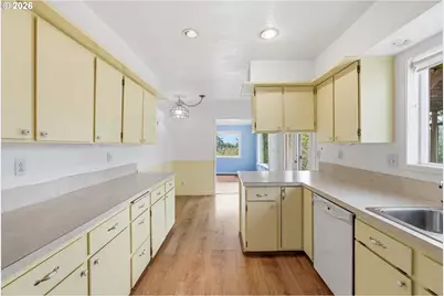 319 N 3rd St, Kalama, WA 98625 - Photo 11