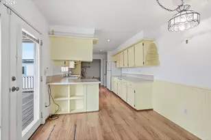 319 N 3rd St, Kalama, WA 98625 - Photo 13