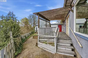 319 N 3rd St, Kalama, WA 98625 - Photo 23