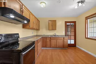 12330 NE Knott St, Portland, OR 97230 - Photo 13