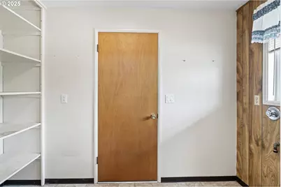 42986 McKenzie Hwy, Leaburg, OR 97489 - Photo 17