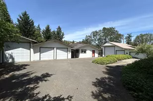 5383 Sunshine Rd, Roseburg, OR 97470 - Photo 3