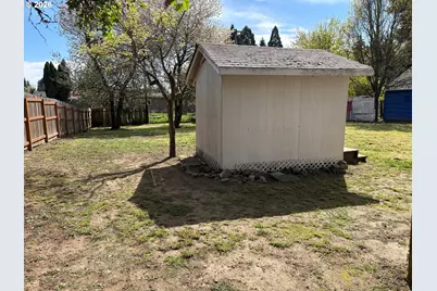 200 Azalea Dr, Eugene, OR 97404 - Photo 25