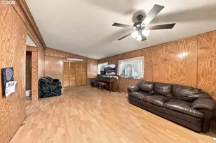 911 Cleveland Hill Rd, Roseburg, OR 97471 - Photo 19