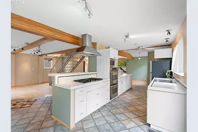 3915 SW Pomona St, Portland, OR 97219 - Photo 13