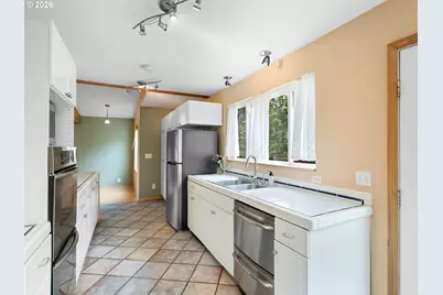 3915 SW Pomona St, Portland, OR 97219 - Photo 15