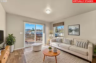 201 NE Peggy Ave, Roseburg, OR 97470 - Photo 3