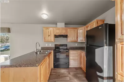 201 NE Peggy Ave #13, Roseburg, OR 97470 - Photo 9