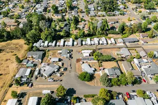 201 NE Peggy Ave, Roseburg, OR 97470 - Photo 27