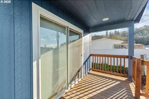 201 NE Peggy Ave, Roseburg, OR 97470 - Photo 19