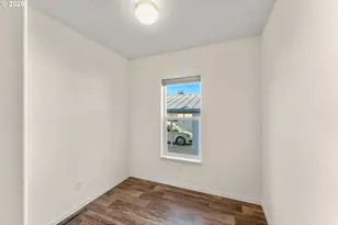 201 NE Peggy Ave, Roseburg, OR 97470 - Photo 17