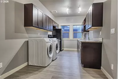 2422 NE Glisan, Portland, OR 97232 - Photo 11