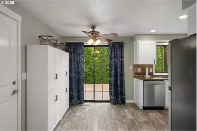 708 NE 238th Pl, Wood Village, OR 97060 - Photo 9