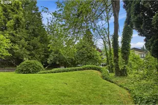 7339 S Corbett Ave, Portland, OR 97219 - Photo 13